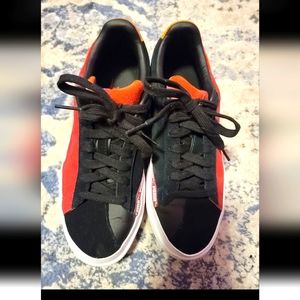 Sued Puma Unisex Black Red Sneakers , US Size 7.5 Euro Size 38.5.